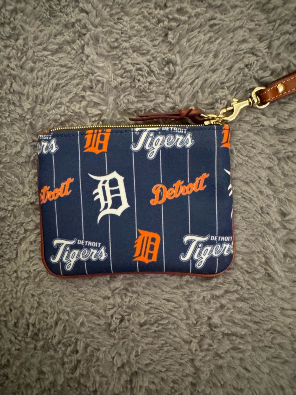 DOONEY AND BOURKE Detroit Tigers Wristlet - Picture 8 of 8
